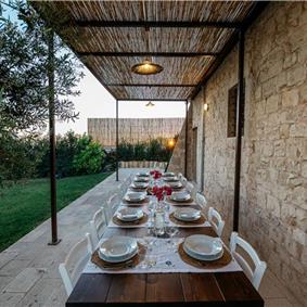  6 bedroom villa with heated pool in Modica, sleeps 18